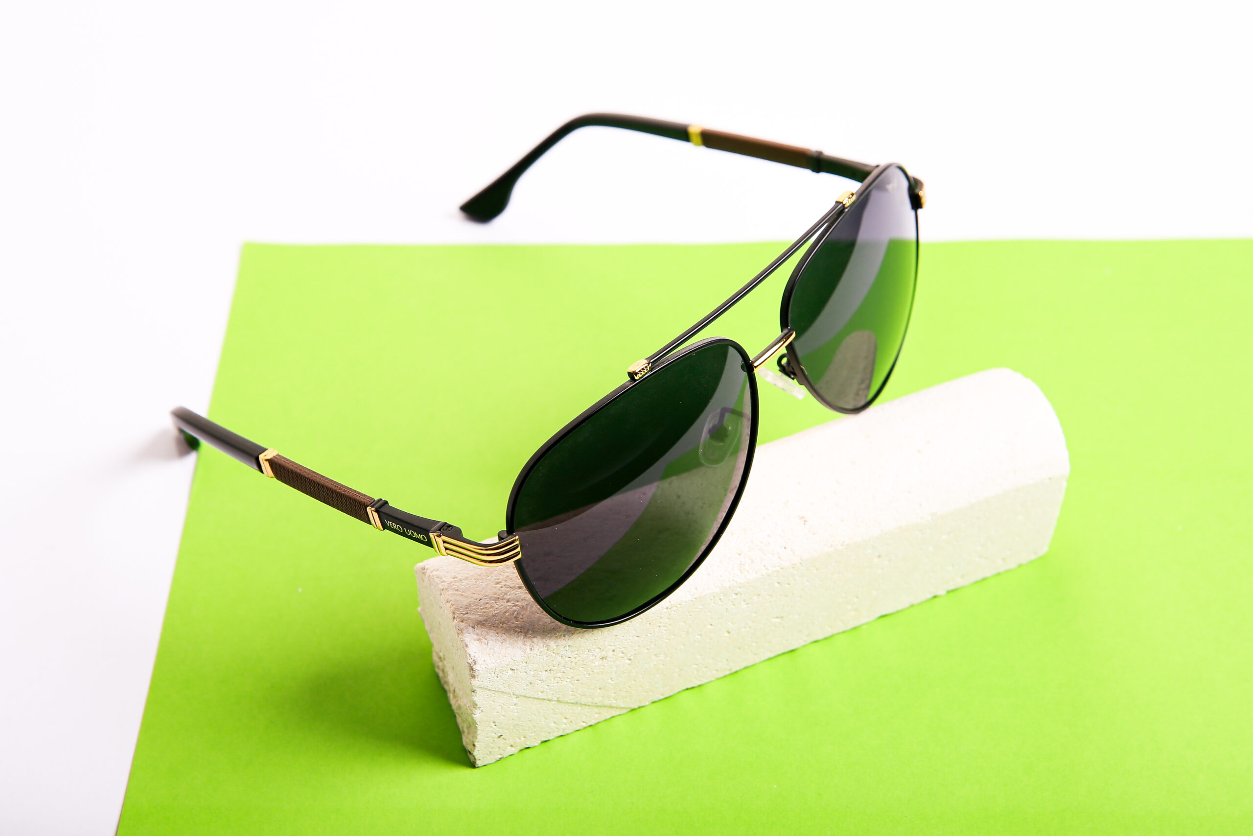 Aviator sunglass With design temples - Image 3